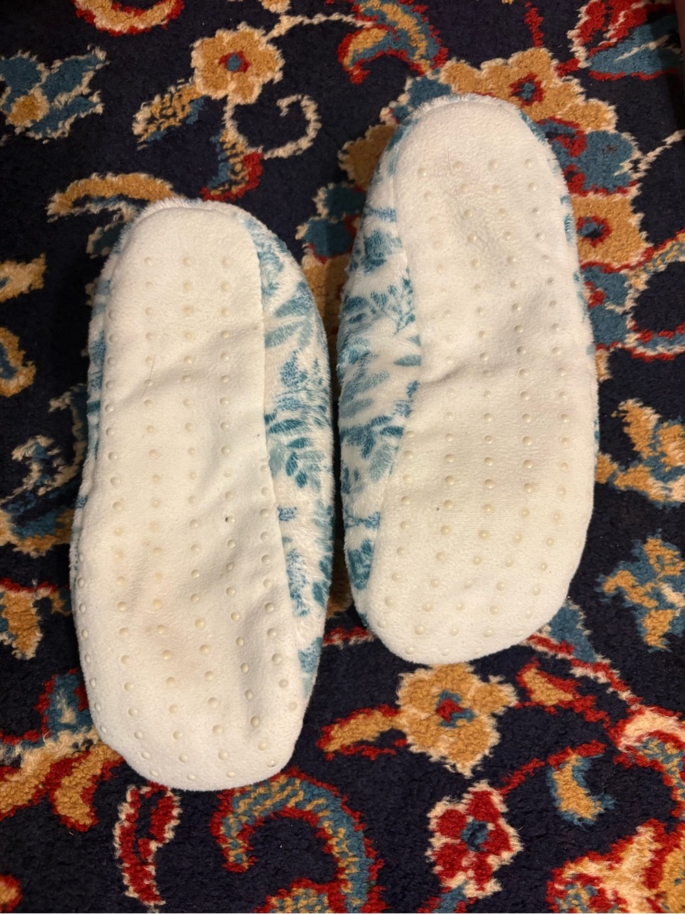 Slippers - Picture 3 of 3